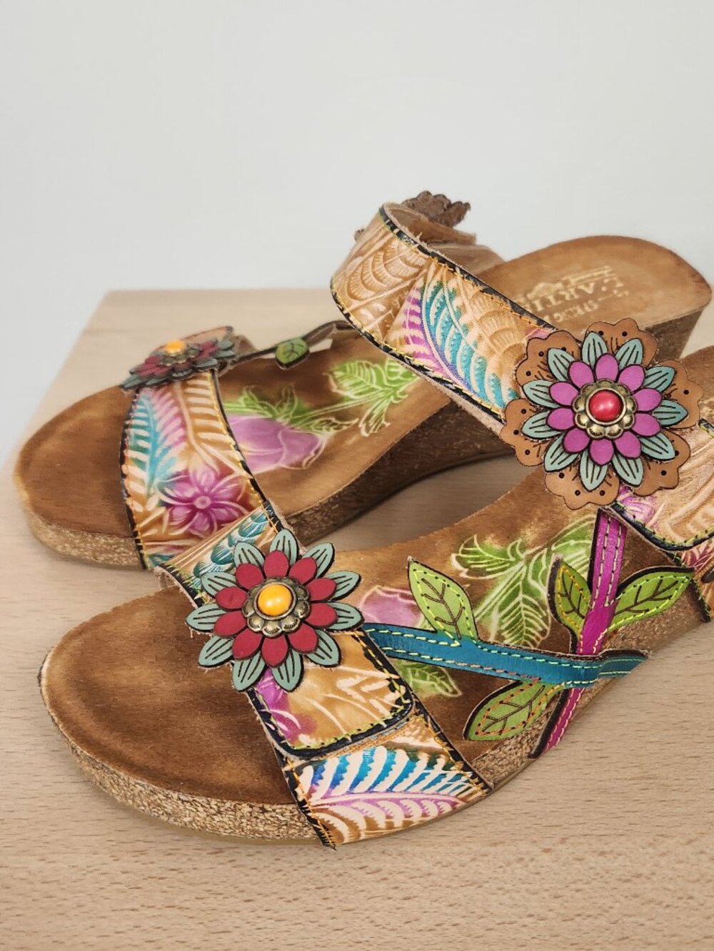 L'Artiste Size 9 1/2 Women's adjustable straps wedge sandals